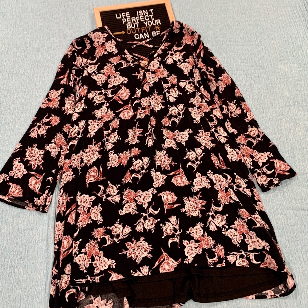 ☀️ Andree by Unit black and pink floral dress